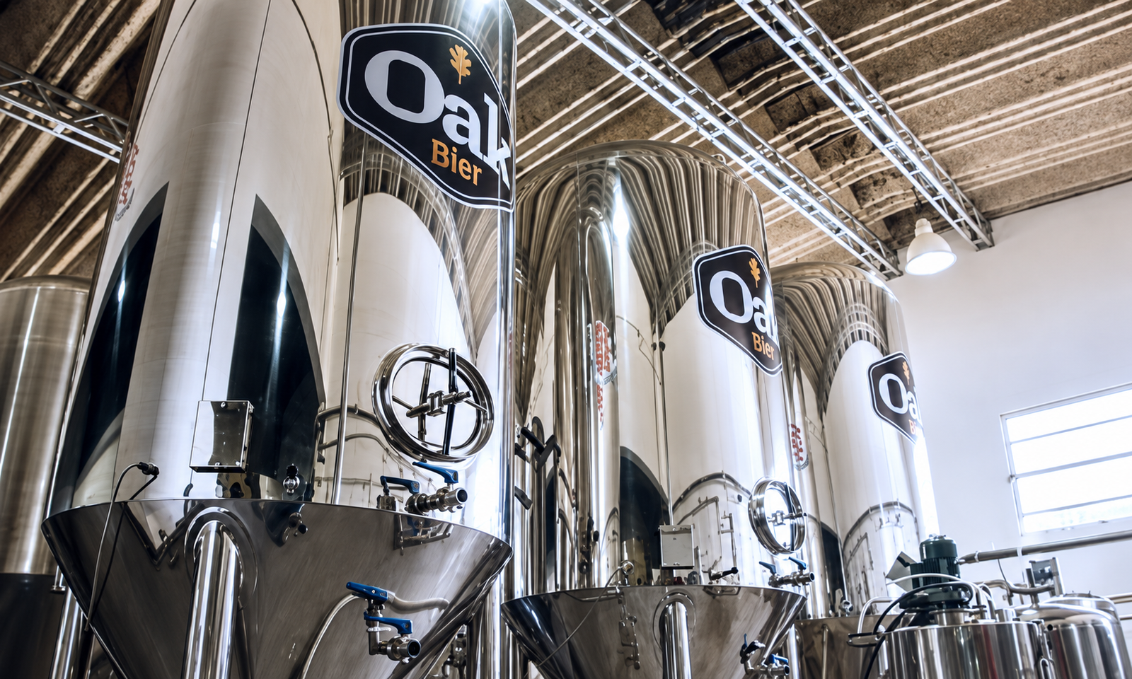 Tanques Oak Bier: imagem aprimorada com IA a partir da foto oficial